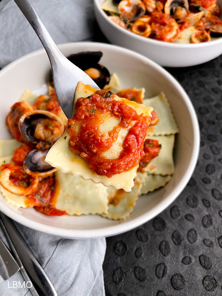 Fish ravioli with seafood sauce - Ravioli di pesce ai frutti di mare ...